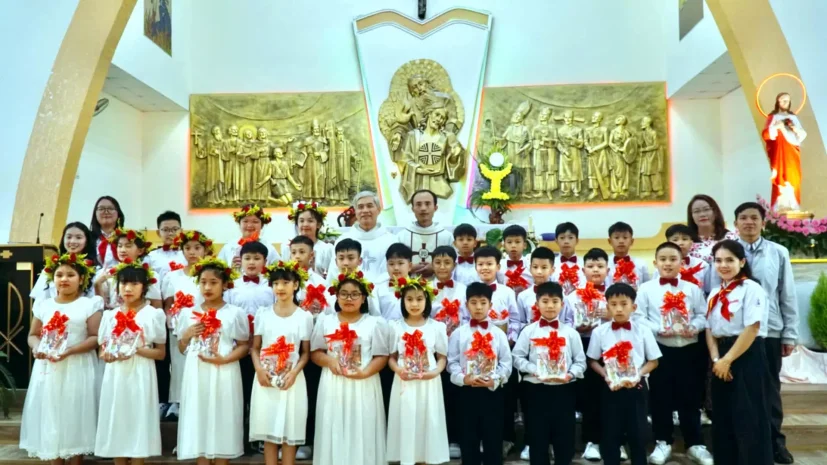 Giáo Xứ Minh Giáo Đà Lạt: 28 Thiếu Nhi Được Rước Lễ Lần Đầu