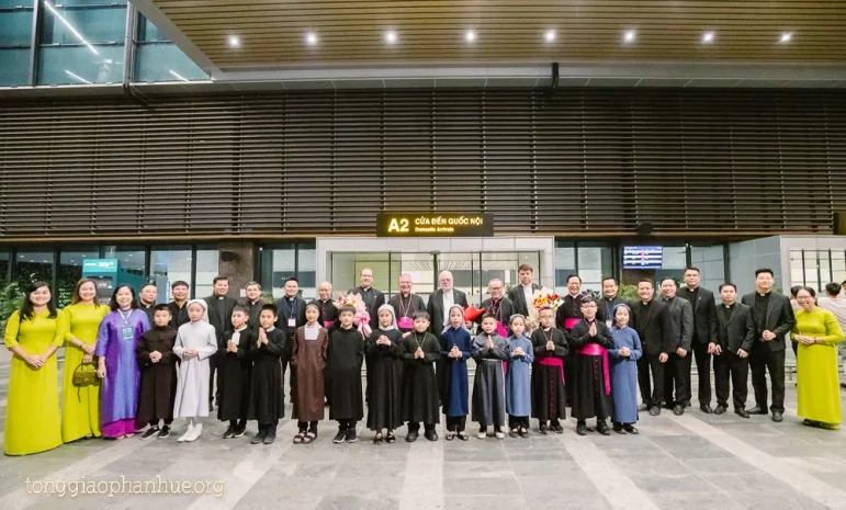 Đức TGM Paul Richard Gallagher và phái đoàn Ngoại giao Tòa Thánh đến Tổng Giáo phận Huế