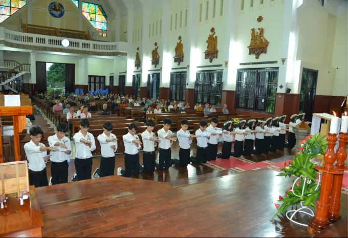 Giáo Xứ Suối Mơ: Thánh Lễ Tạ Ơn Và Nghi Thức Lên Đường Cho Các Em Lớp Vào Đời 11/06/2023