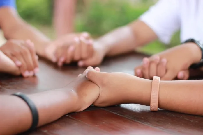 9 lời khuyên giúp giờ cầu nguyện với trẻ em trong gia đình được thành công