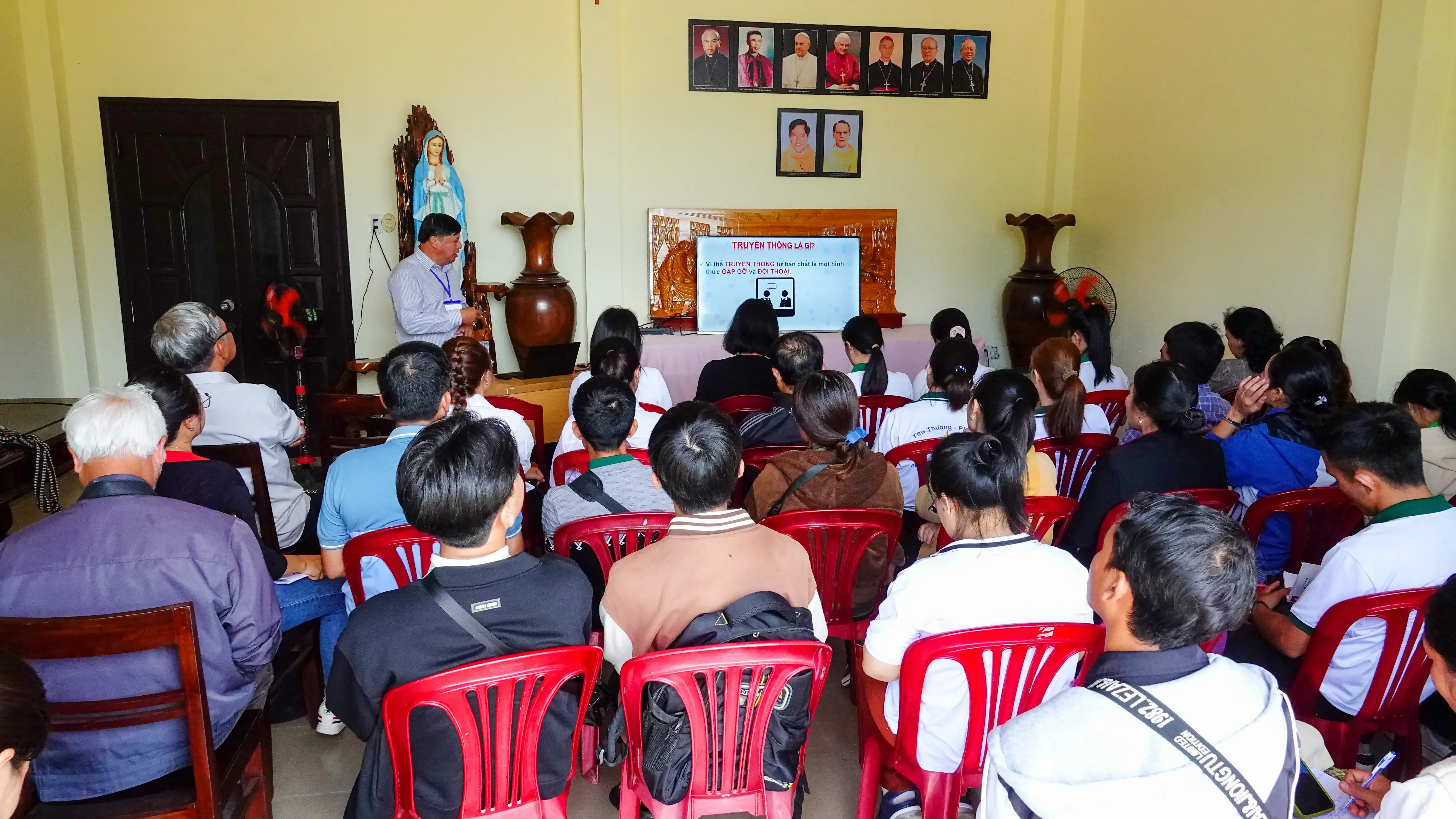 LỚP TẬP HUẤN TRUYỀN THÔNG CHO GIÁO HẠT ĐỨC TRỌNG VÀ ĐẠ TÔNG