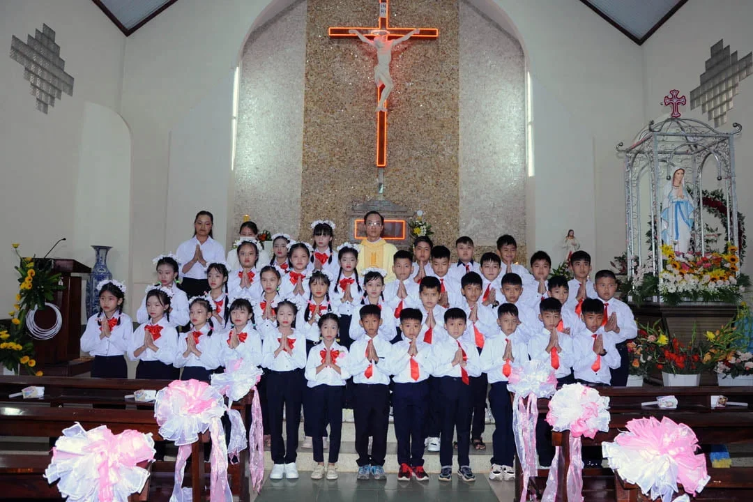 Xưng Tội Rước Lễ Lần Đầu Tại Giáo Xứ Hòa Nam, Giáo Hạt Di Linh.