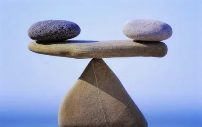 Con Người Quân Bình