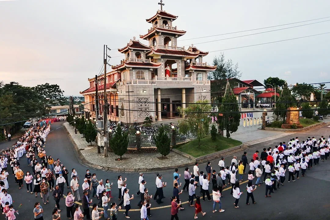 Hình Ảnh Giáo Xứ Thánh Tâm (Lộc Tiến) Giã Hoa Kính Đức Mẹ 30-05-2022