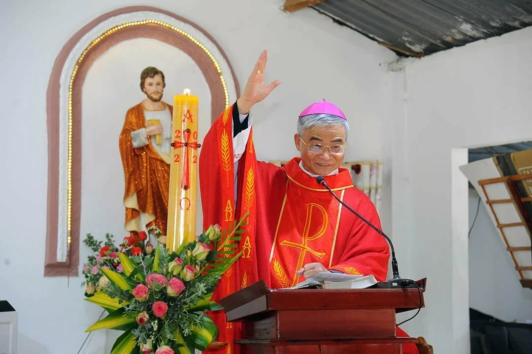 Đức Cha Đaminh Ban Bí Tích Thêm Sức Tại Giáo Sở Hòa Trung – Giáo Hạt Di Linh.