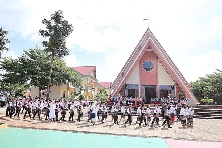 Thánh Lễ ban Bí tích Thêm Sức tại Giáo xứ B’Sumrăc – Giáo hạt Bảo Lộc