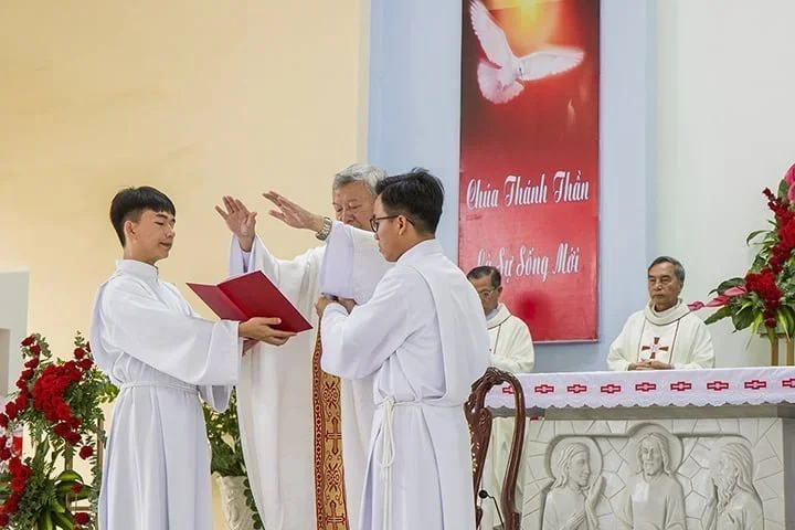 Giáo Xứ Nghĩa Lâm – Giáo Hạt Đức Trọng: Thánh Lễ Kỷ Niệm 25 Năm Cung Hiến Nhà Thờ và Ban Bí Tích Thêm Sức