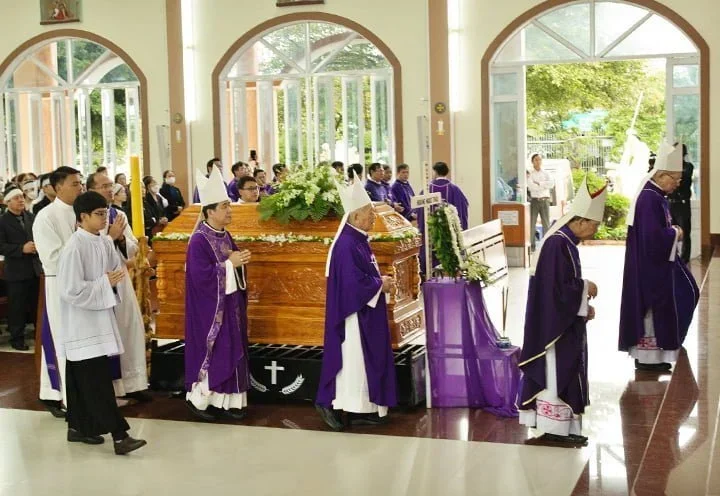 Tang Lễ Ông Cố Đaminh Hoàng Ngọc Thâu – Thân Phụ Đức Cha Đaminh Hoàng Minh Tiến – Giám Mục Chính Tòa Giáo Phận Hưng Hóa.