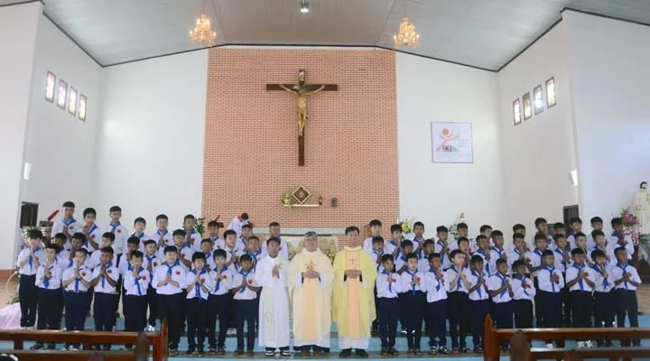 Xưng Tội, Rước Lễ Lần Đầu Tại Giáo Xứ Tân Phú, Giáo Hạt Di Linh.