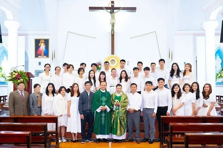 Giáo Xứ Thánh Mẫu – Giáo Hạt Đà Lạt: Ra Mắt Ca Đoàn Giới Trẻ; Trao Chứng Nhận Khóa Giáo Lý Hôn Nhân – Gia Đình