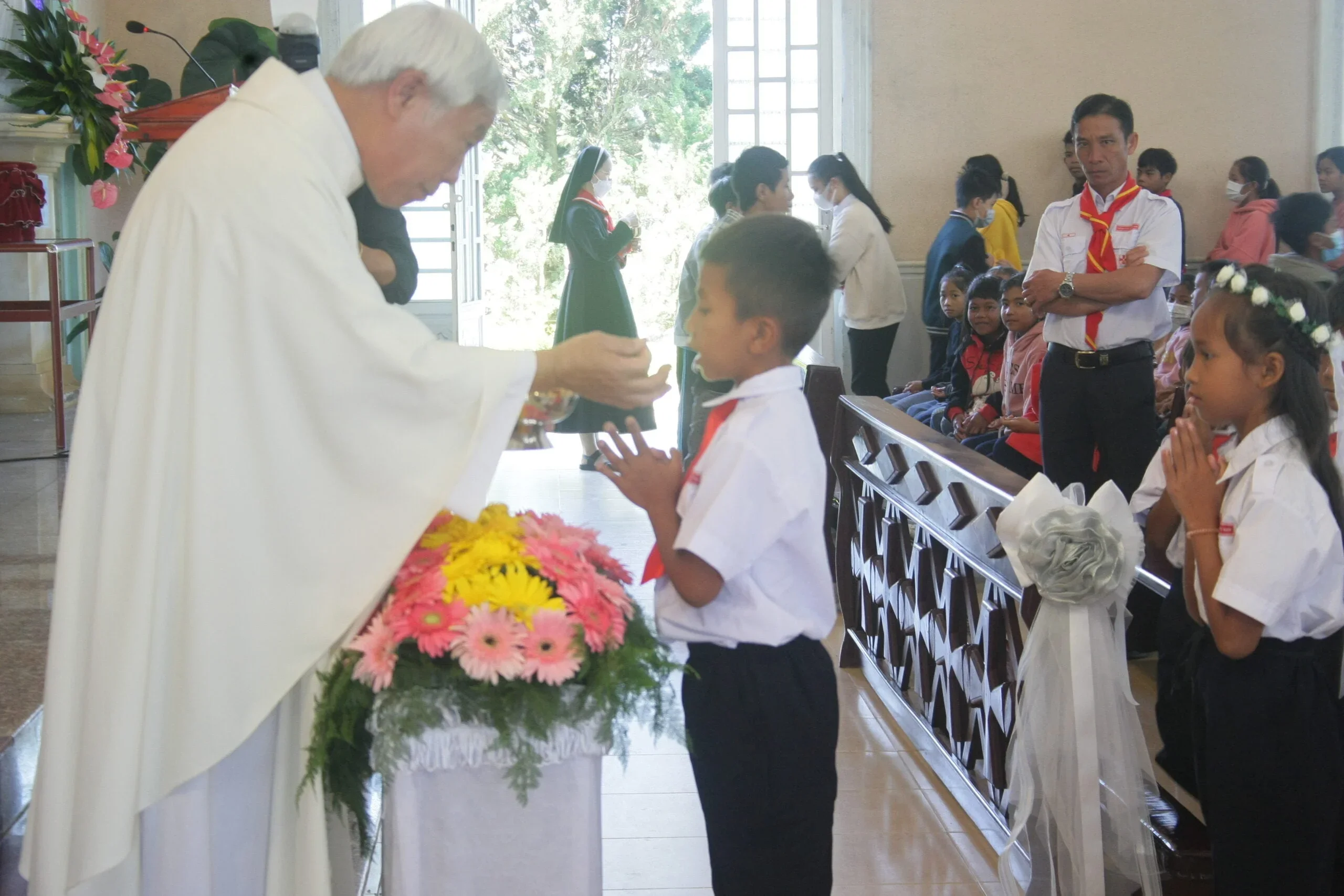 Rước Lễ Lần Đầu Tại Giáo Xứ Diom