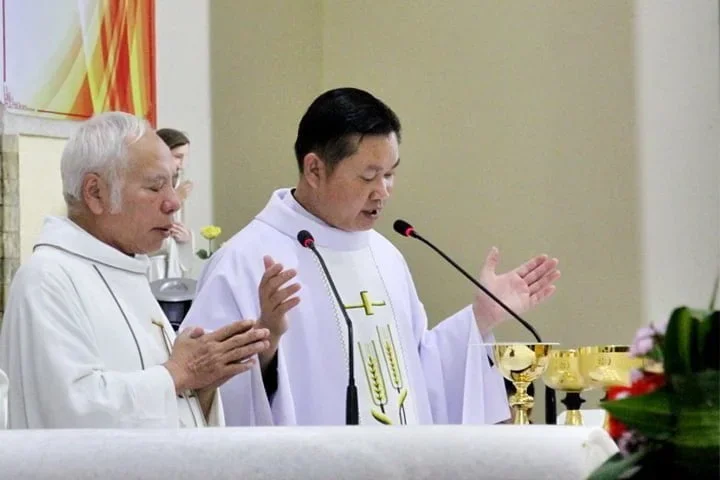 Giáo Xứ Thánh Tâm – Lộc Tiến (Giáo Hạt Bảo Lộc) Chia Tay Và Tiễn Cha Phó Phaolô Nguyễn Hữu Phan Về Nhiệm Sở Mới.