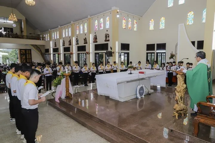 Nghi Thức Tuyên Xưng Đức Tin Và Lên Đường Của Các Em Thiếu Niên Giáo Xứ Đa Minh – Giáo Hạt Bảo Lộc.