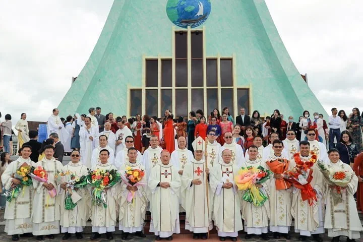 Dòng Rogate – Tông Đồ Cầu Nguyện Cho Ơn Gọi – Đón Thêm 6 Tân Linh Mục Và 3 Phó Tế.