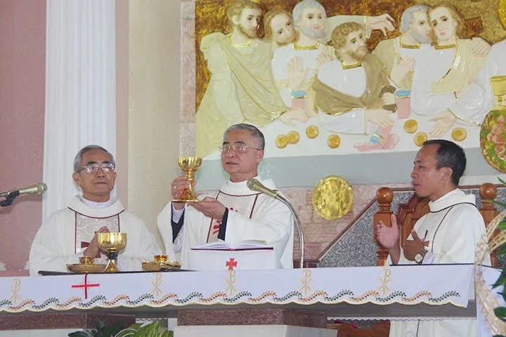 Đức Cha Đa Minh Giám Mục Giáo Phận Đà Lạt Dâng Thánh Lễ Cầu Nguyện Cho Các Tu Sĩ Giáo Hạt Bảo Lộc