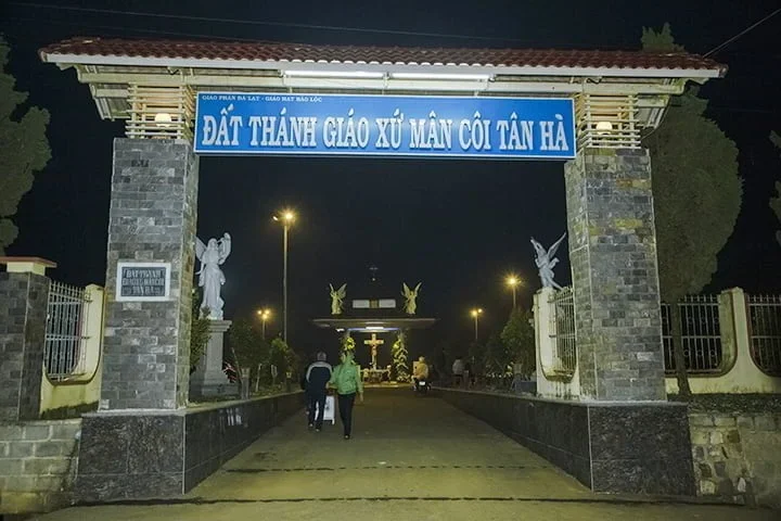 Thánh Lễ Cầu Hồn Tại Nghĩa Trang Giáo Xứ Tân Hà (Bảo Lộc) Cuối Tháng 11/2022.