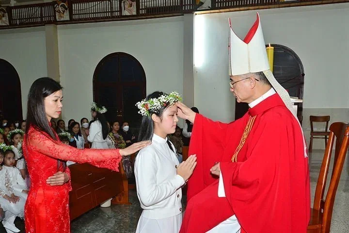 Thánh Lễ Ban Bí Tích Thêm Sức Và Rước Lễ Lần Đầu Tại Giáo Xứ Vạn Thành. (Giáo Hạt Đà Lạt)