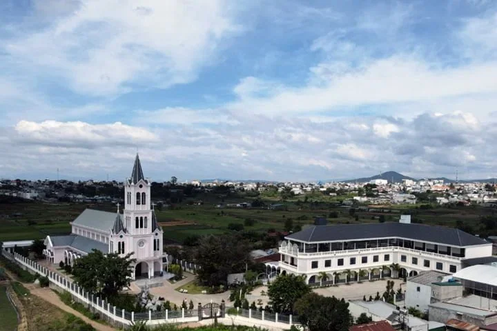 Giáo Xứ Tùng Nghĩa (Đức Trọng): Lễ Cung Hiến Nhà Thờ Và Làm Phép Nhà Mục Vụ