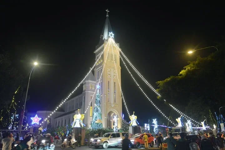 Giáo Xứ Chính Tòa Đà Lạt Hân Hoan Mừng Đại Lễ Đêm Giáng Sinh