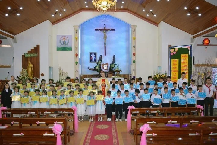 60 Em Thiếu Nhi Rước Lễ Lần Đầu Tại Giáo Xứ Tân Bình – Giáo Hạt Bảo Lộc