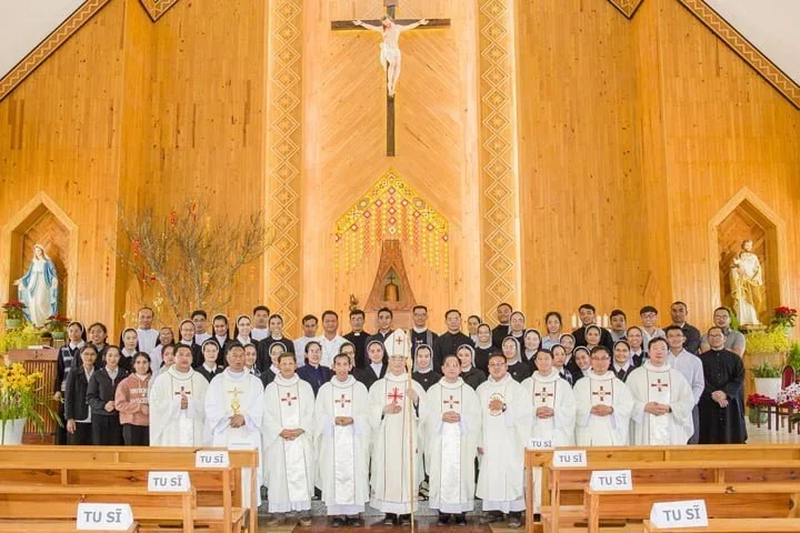 Tu Sĩ Sắc Tộc Giáo Phận Đà Lạt Họp Mặt Tất Niên Và Chúc Xuân Đức Cha