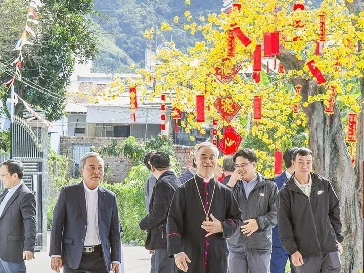 Giáo Hạt Đức Trọng Chúc Tết Đức Giám Mục Giáo Phận