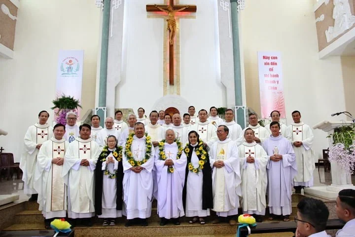 Thánh Tâm Lộc Tiến: Thánh Lễ Tạ Ơn Hồng Ân 50 Năm Khấn Dòng