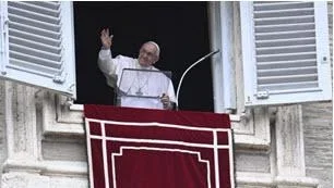 01-5 Đức Thánh cha chủ sự Kinh Lạy Nữ Vương Thiên Đàng