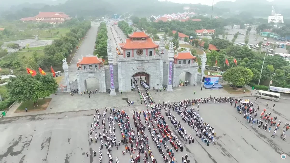 Đến vùng ngoại biên để trở về với Đấng vô biên