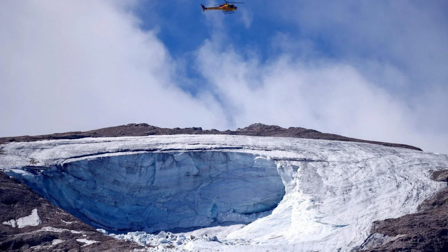 ĐTC cầu nguyện cho các nạn nhân của thảm kịch lở tuyết ở Ý