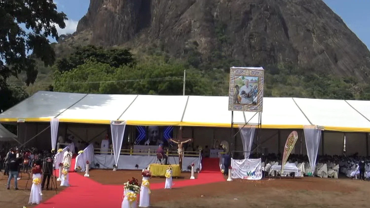 Nhà truyền giáo Linh mục bác sĩ Ambrosoli được phong chân phước