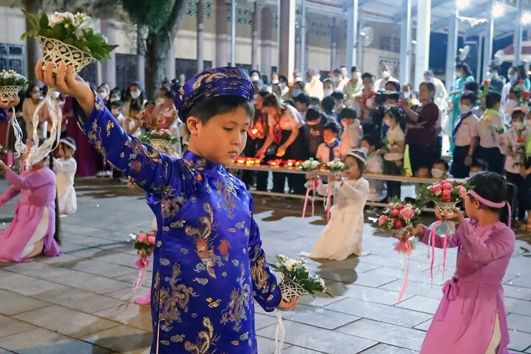 Các nhà nguyện ánh sáng của Đền thánh Lộ Đức bị cháy