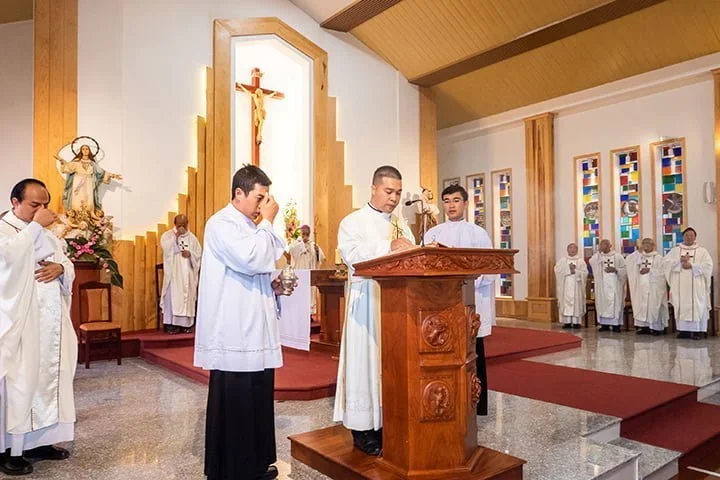 Thánh lễ tại Sân vận động Commonwealth ở Edmonton