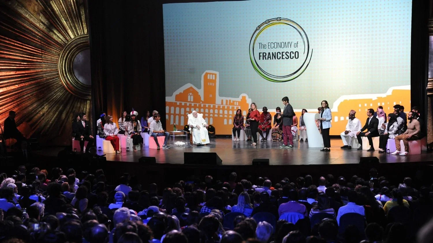 ĐTC gặp các bạn trẻ tham dự cuộc gặp gỡ “Nền kinh tế Phanxicô” tại Assisi