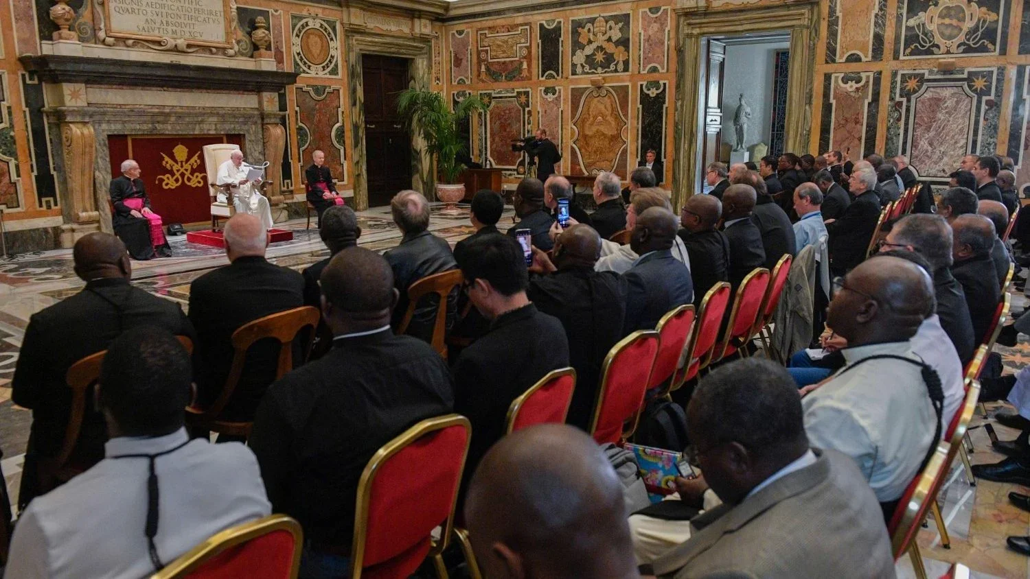 ĐTC tiếp các tham dự viên tổng tu nghị dòng Hiến sĩ Đức Mẹ Vô nhiễm