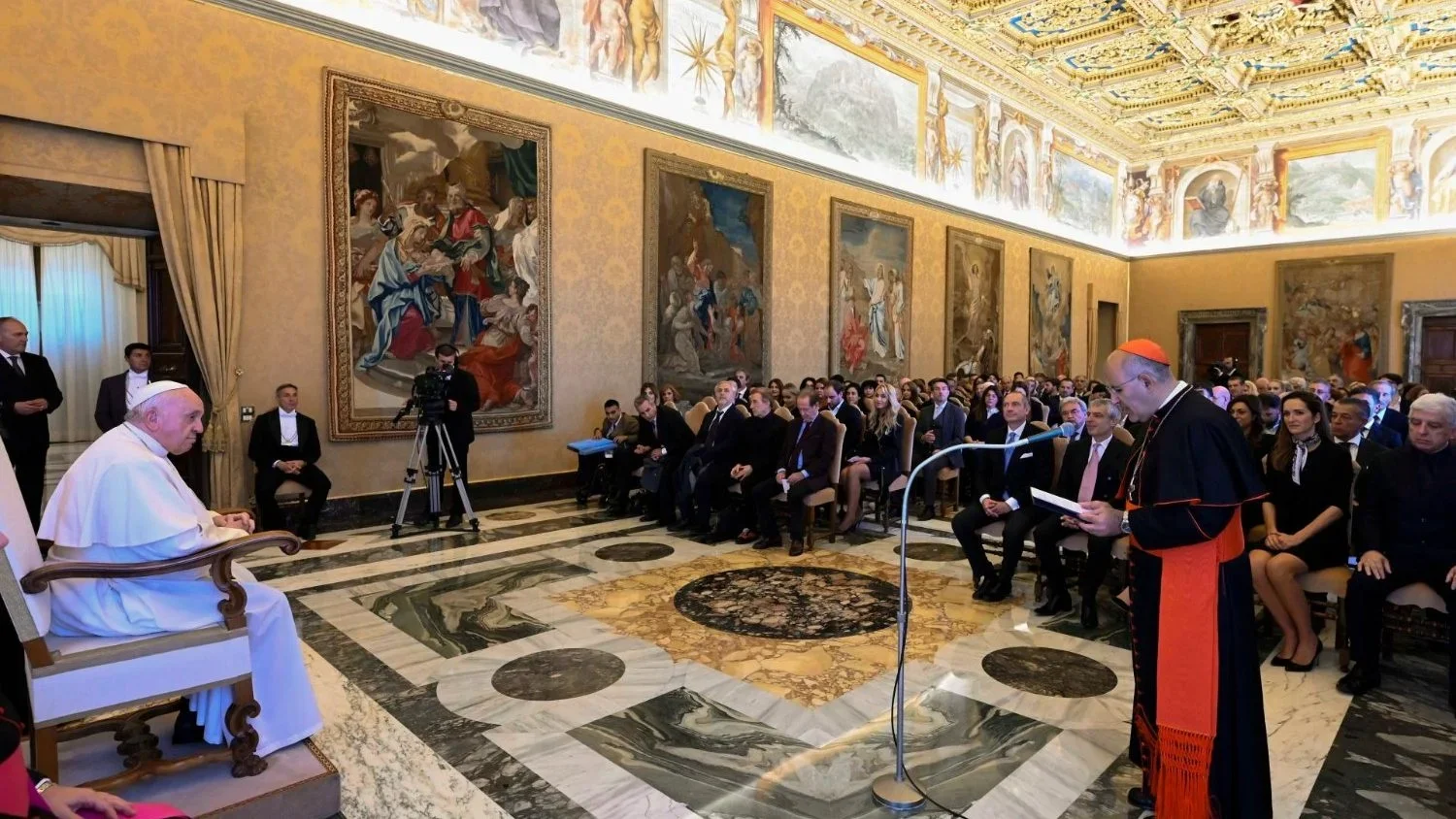 ĐTC tiếp các tham dự viên cuộc thi “Christmas Contest” – sáng tác nhạc Giáng sinh