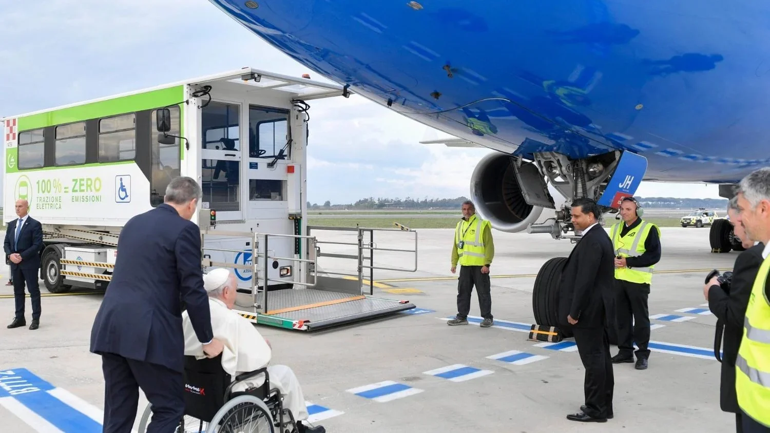 ĐTC rời Roma lên đường bắt đầu chuyến tông du Bahrain