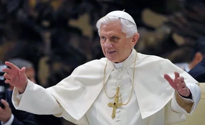 Sứ Điệp Giáng Sinh URBI ET ORBI 2012 Của Đức Giáo Hoàng Bênêđictô XVI