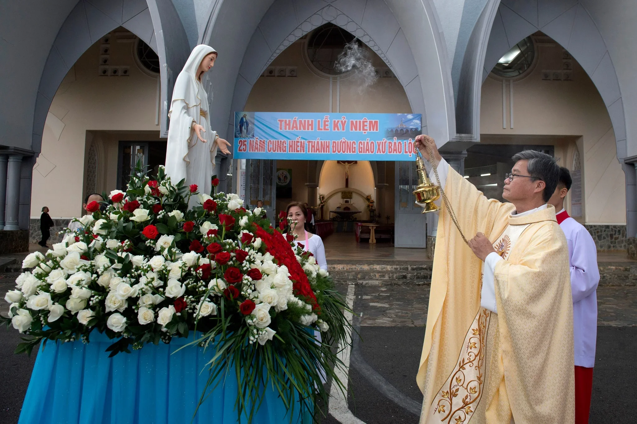 Thánh Lễ Kỷ Niệm 25 Năm Cung Hiến Thánh Đường Giáo Xứ Bảo Lộc