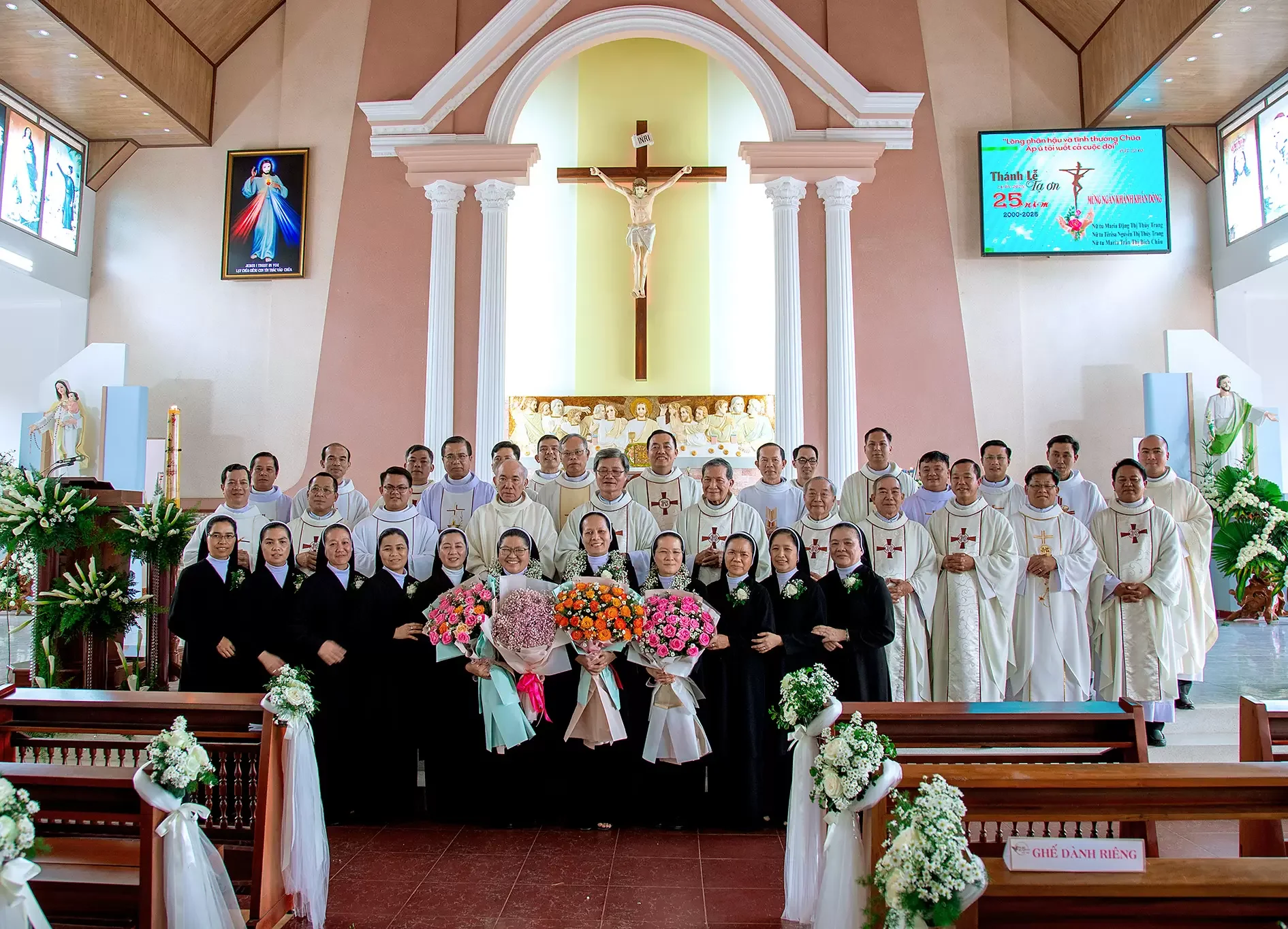 Giáo Xứ Tân Hà : Thánh Lễ Tạ Ơn Ngân Khánh Khấn Dòng của 03 Nữ tu Cộng đoàn Mến Thánh Giá Tân Hà ( Hội Dòng Mến Thánh Giá Đà Lạt)