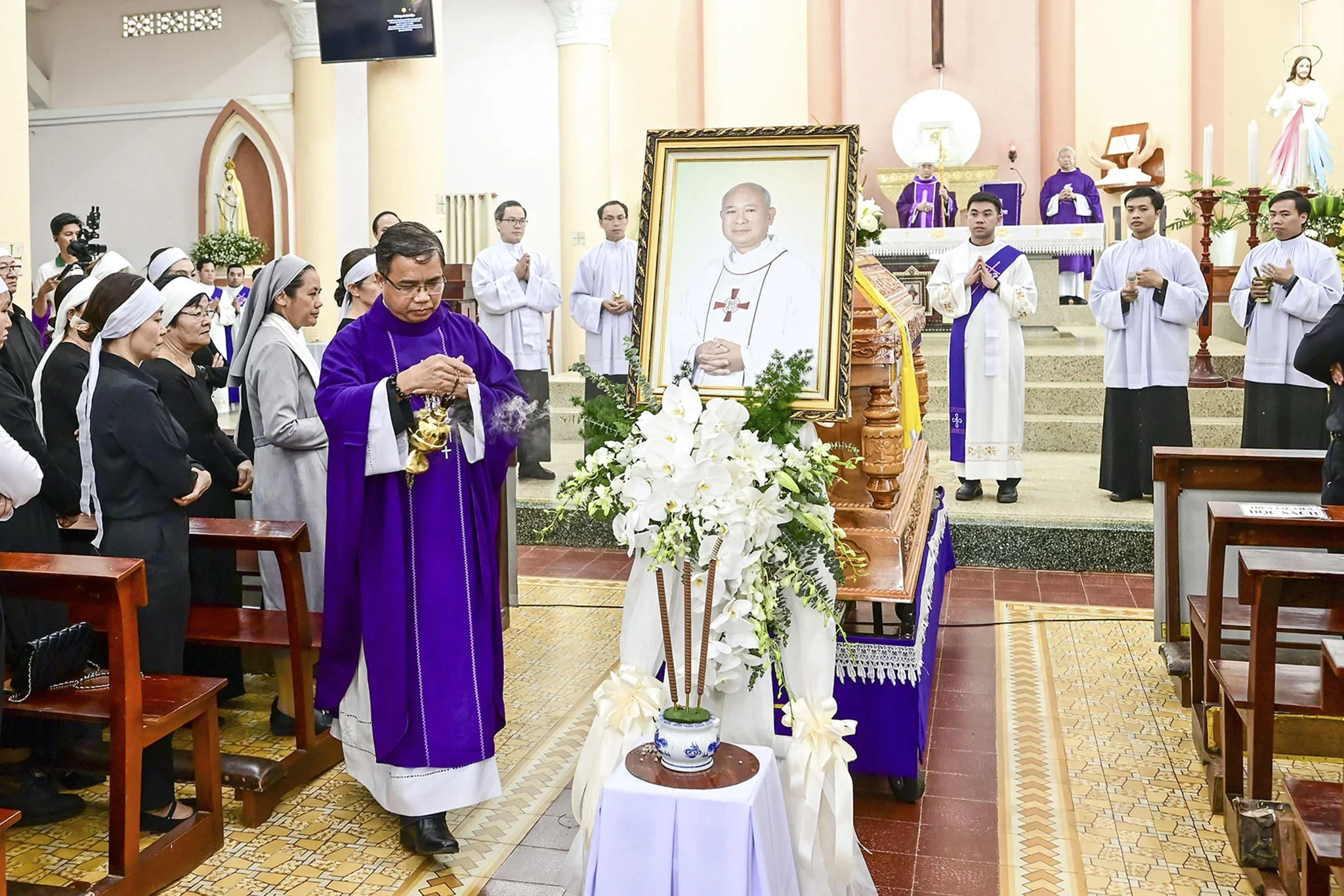 Thánh Lễ An Táng Cha Cố Matthêu Đinh Viết Hoàng