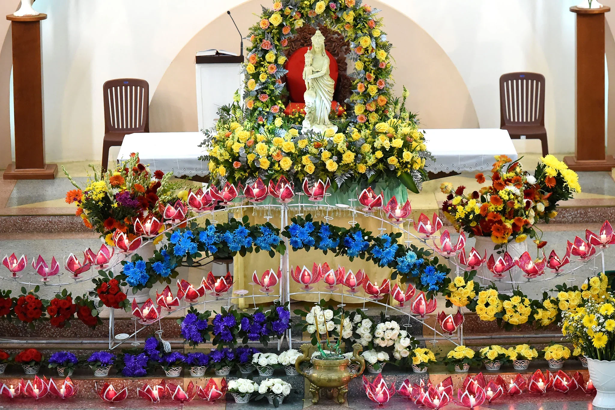 Giáo Xứ Bảo Lộc Khai Mạc Tháng Hoa