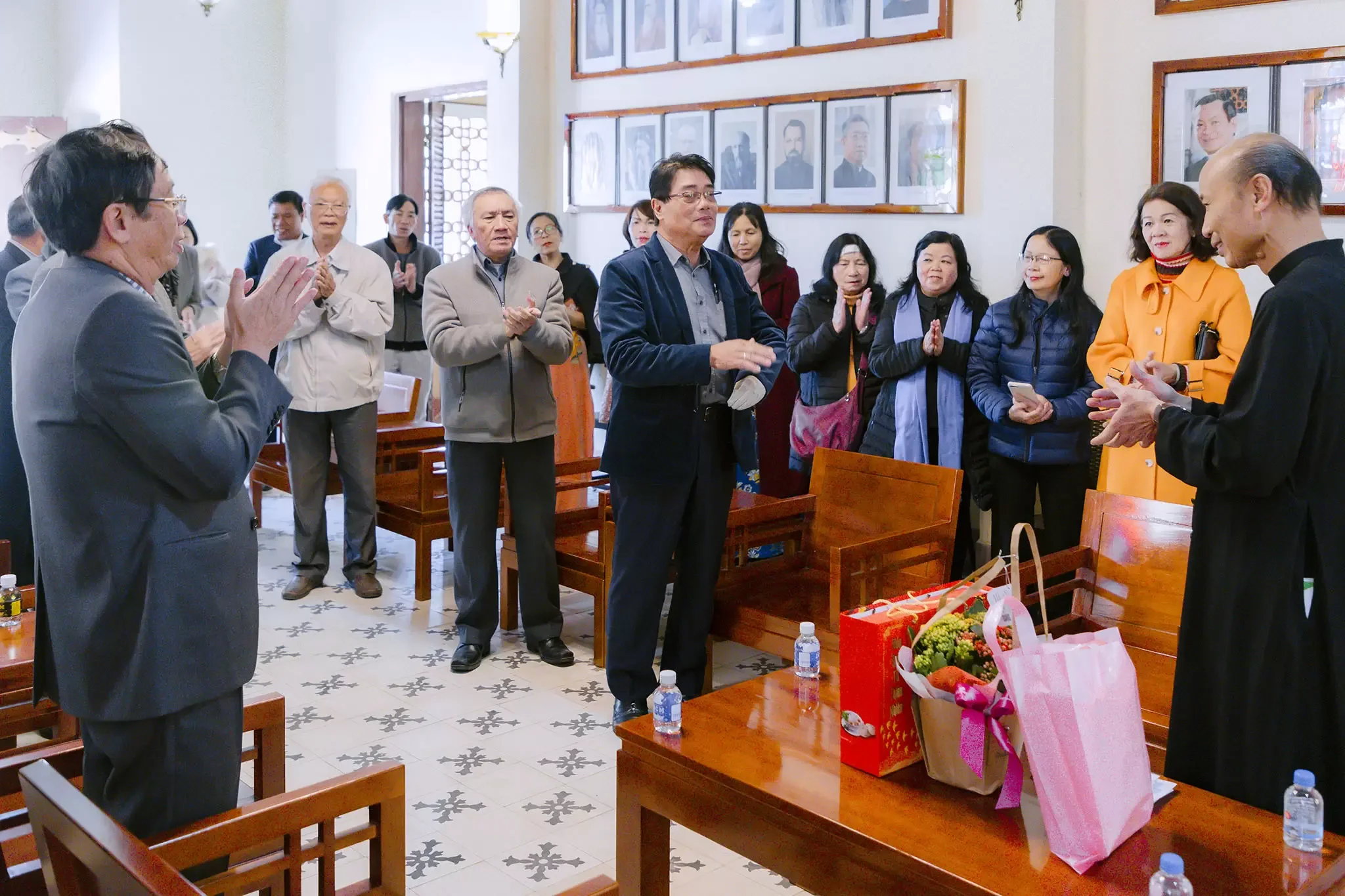 Ban Truyền Thông, Ban Giới Trẻ Và Caritas Chúc Tết Đức Cha, Quý Cha