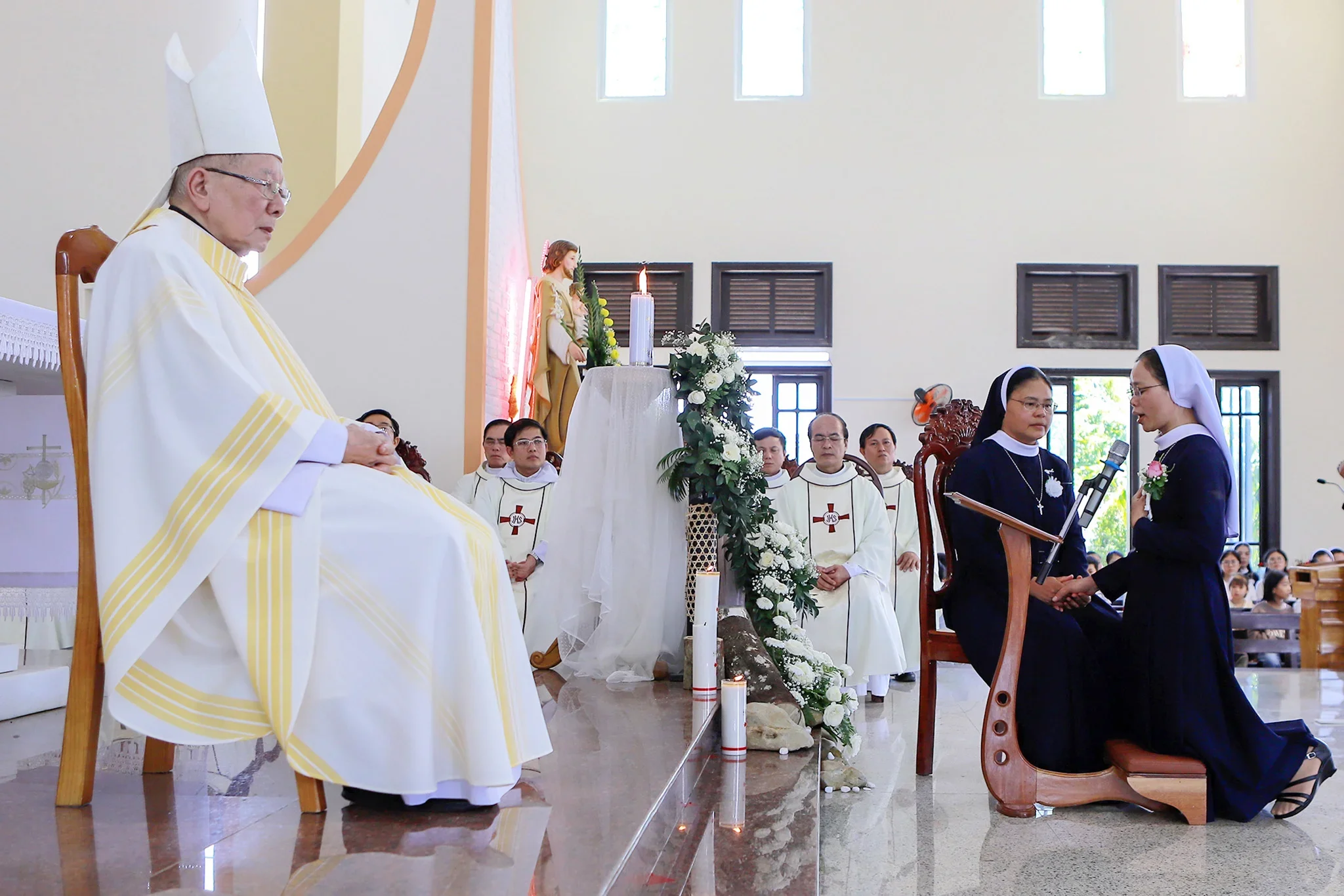 Dòng Chứng Nhân Đức Tin Giáo Phận Đà Lạt: Lễ Khấn Lần Đầu