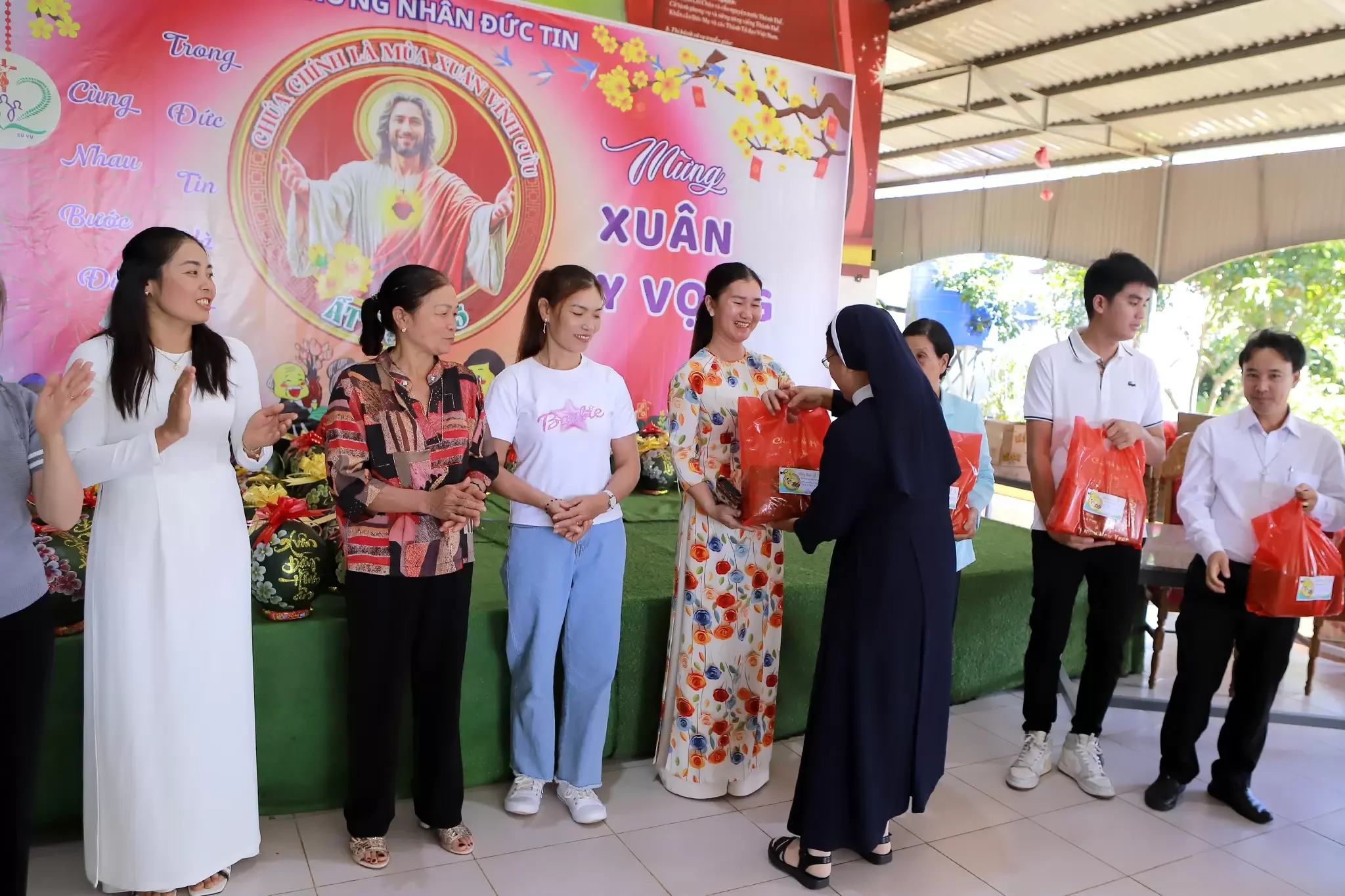 Dòng Chứng Nhân Đức Tin: Thánh Lễ Tạ Ơn Tất Niên Cho Những Cộng Tác Viên Truyền Giáo