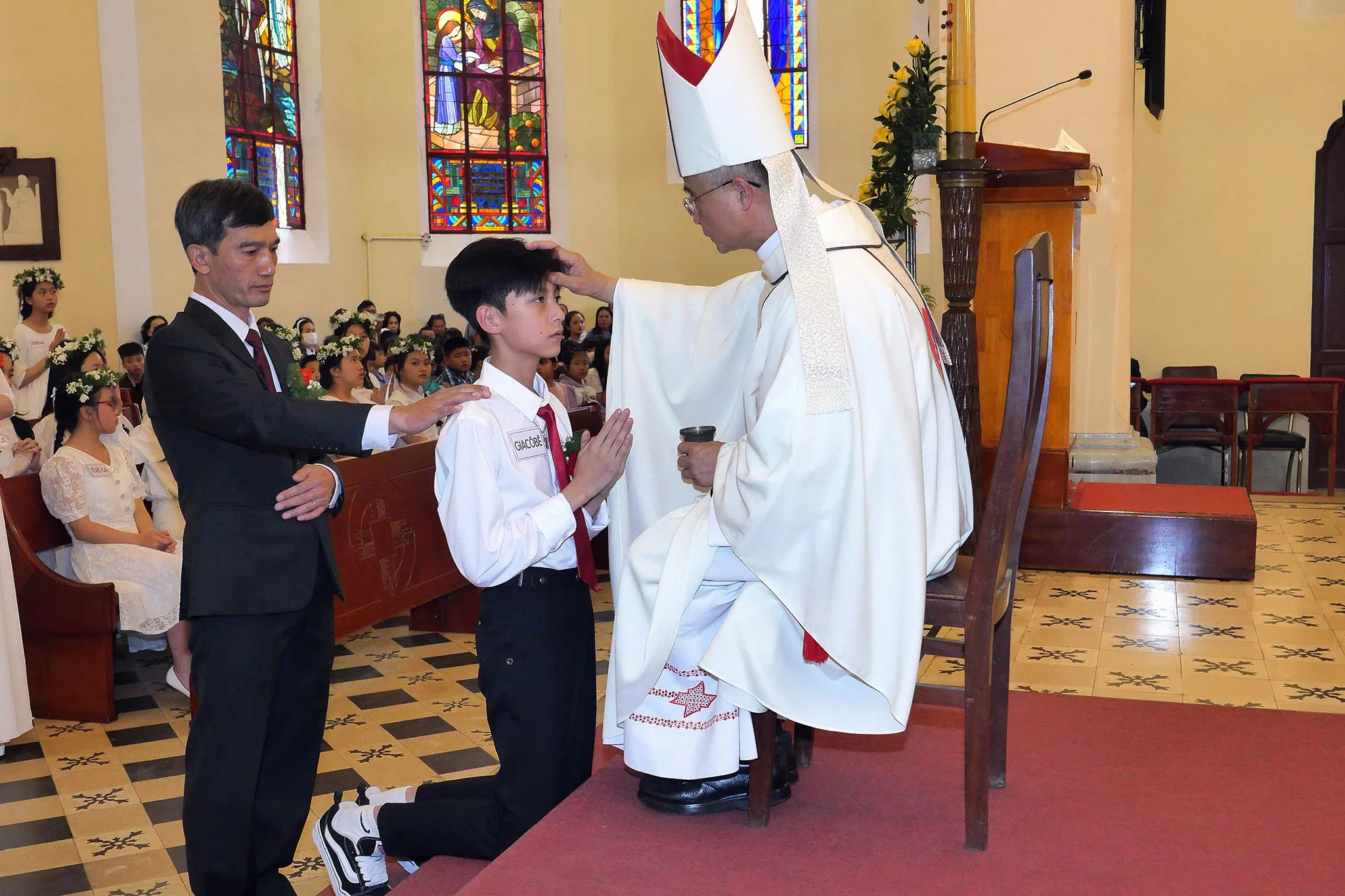 Thánh Lễ Ban Bí Tích Thêm Sức Tại Giáo Xứ Chính Tòa Đà Lạt