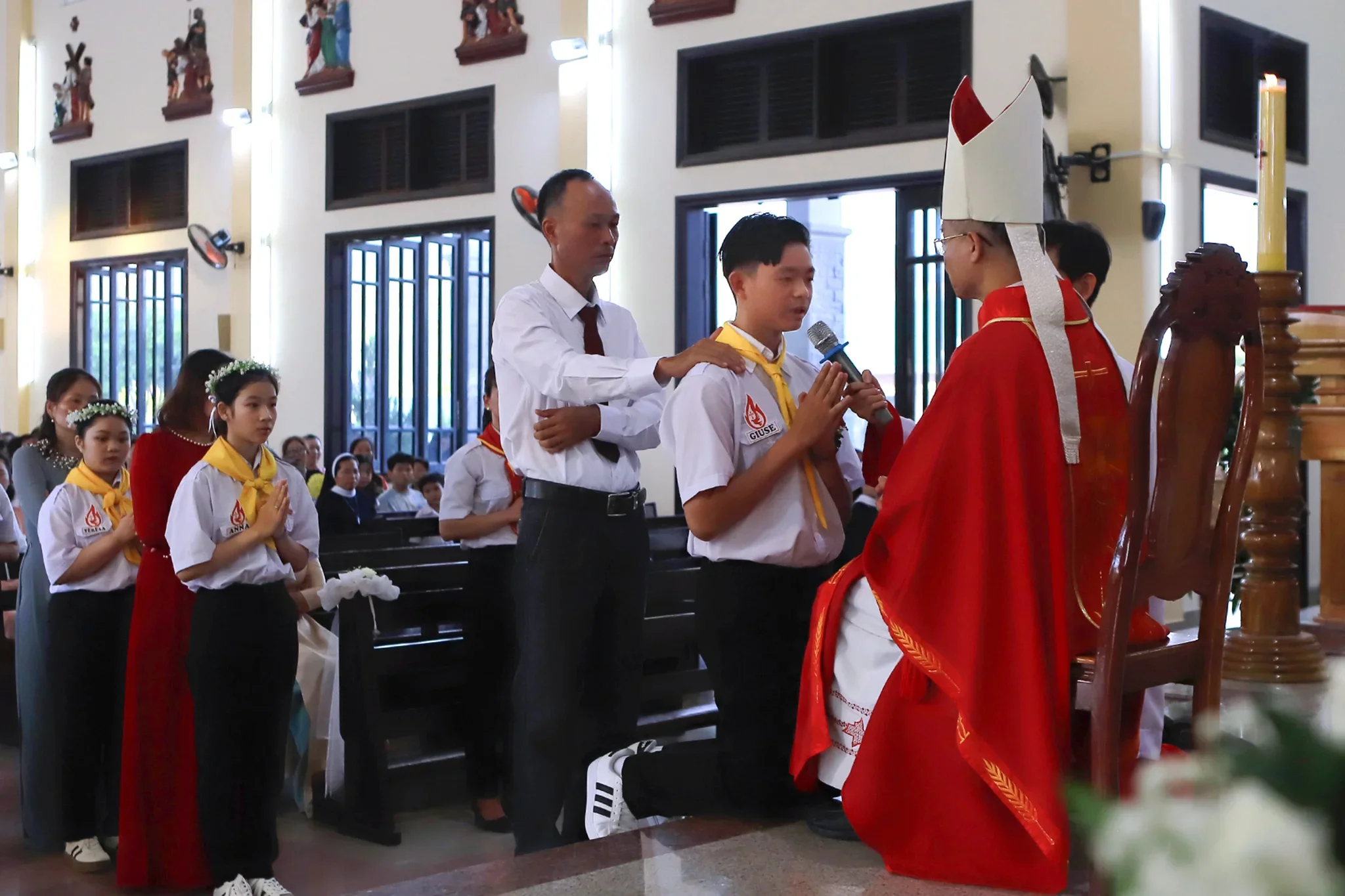 Thánh Lễ Ban Bí Tích Thêm Sức Tại Giáo Xứ Đa Minh – Giáo Hạt Bảo Lộc