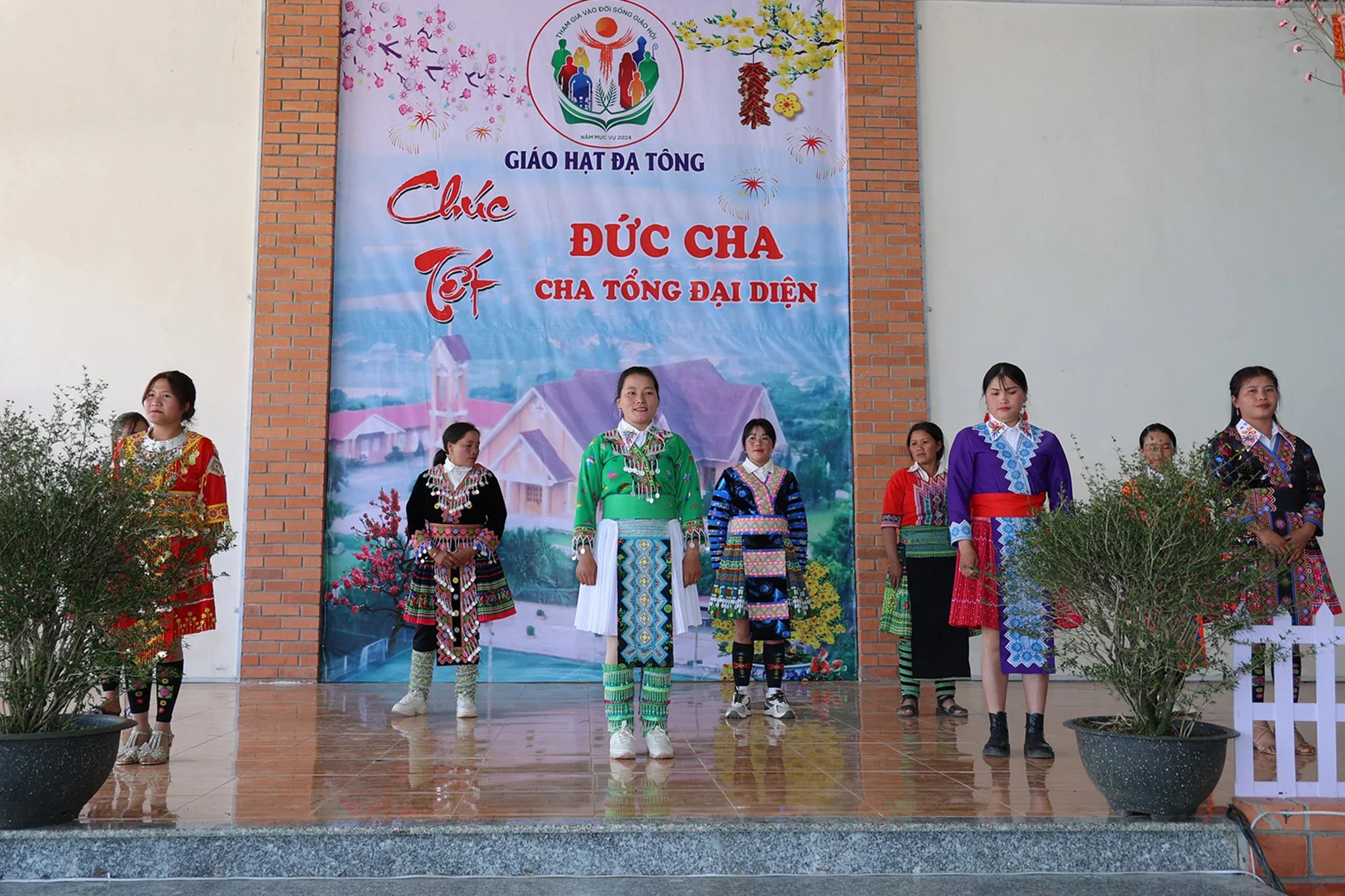 Giáo Hạt Đạ Tông Chúc Tết Đức Cha Giáo Phận