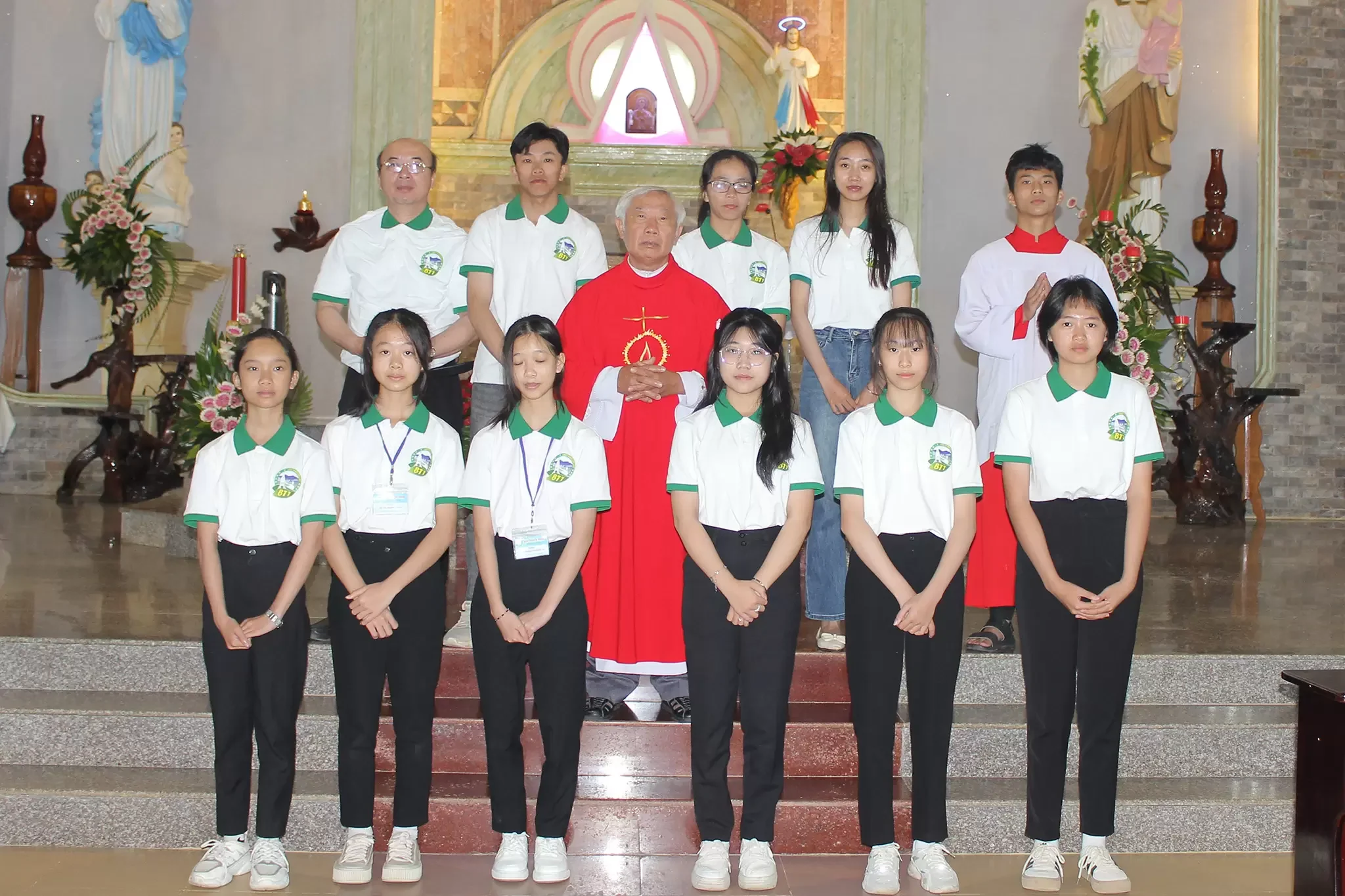 Ban Truyền Thông Giáo Xứ Diom (Đơn Dương) Mừng Lễ Bổn Mạng