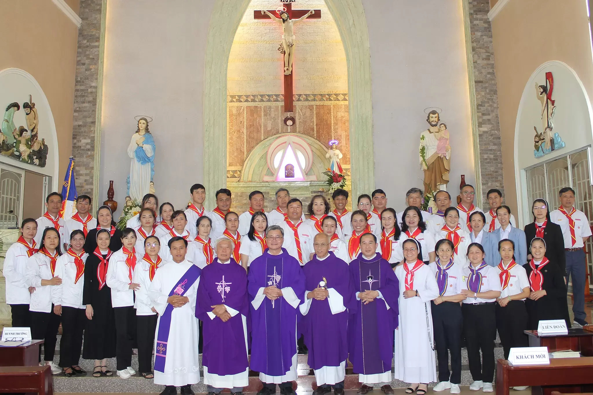 Giáo Xứ Diom, Hạt Đơn Dương: Thánh Lễ Ra Mắt Xứ Đoàn Thiếu Nhi Thánh Thể Anrê Phú Yên
